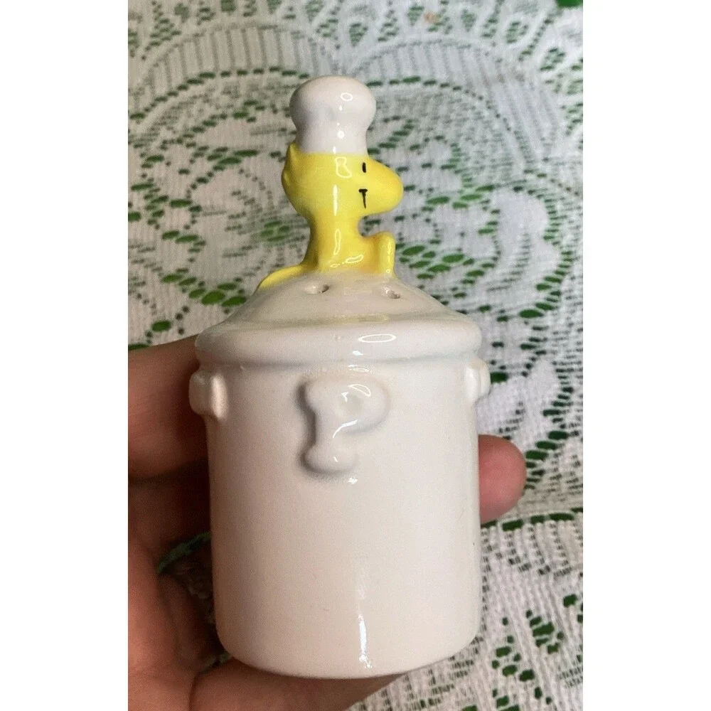 Vintage 1966 Peanuts Snoopy Woodstock Salt & Pepper Shakers Chef Hats